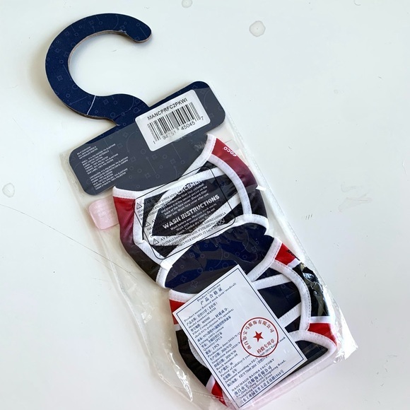 Official Collegiate Licensed Product Wisconsin Badgers Face Cover, 2 pack. NWT - Picture 2 of 6